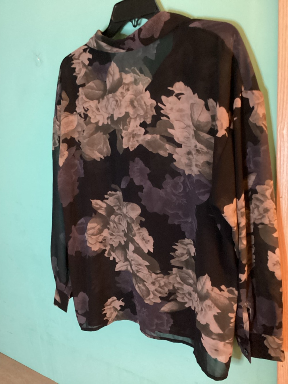 Sheer Buttoned Floral Blouse Size 1X EUC - Picture 2 of 9